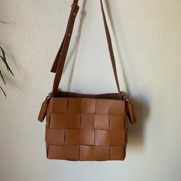 J.Mclaughlin Women’s Garance Woven Leather Handbag Crossbody Bag Tan Resortwear - Picture 2 of 14